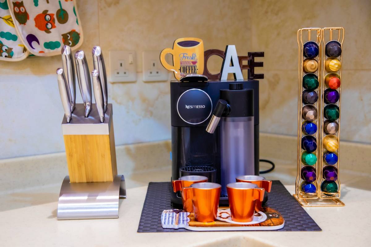 Smart coffee maker control panel featuring various brew modes like Bloom Time and Temperature Control.