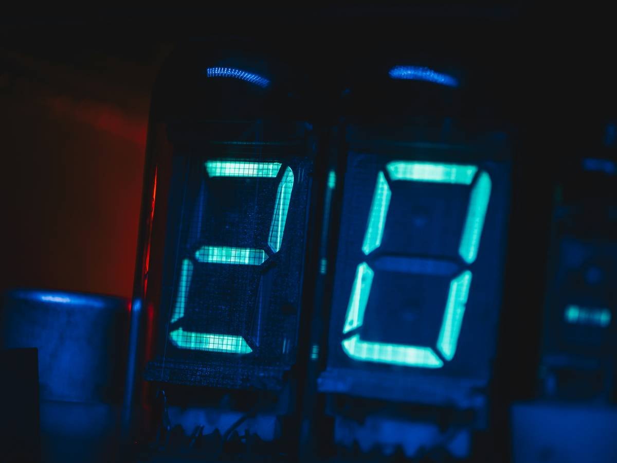 Side-by-side comparison of poorly brewed vs correctly brewed coffee based on temperature adjustments