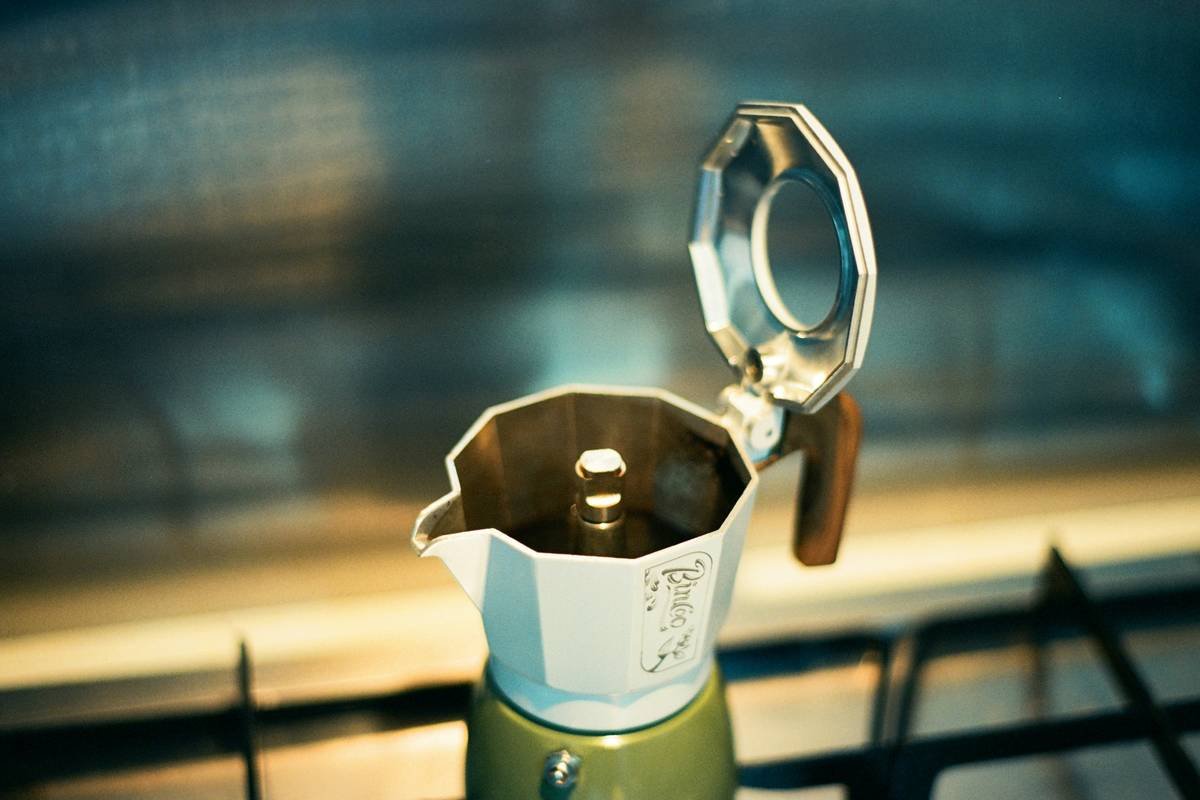 Cross-section diagram showing limescale deposits and biofilm inside a smart coffee maker water tank