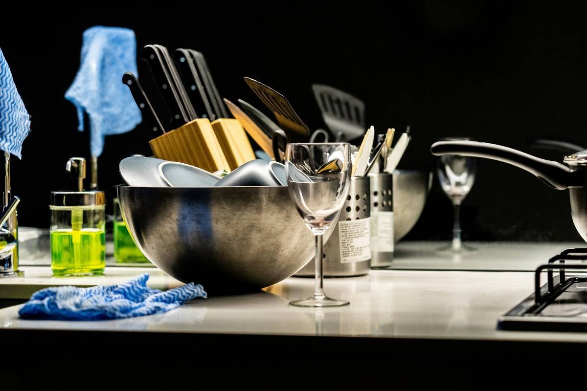 Removing Coffee Stains: The Smart Home Owner’s Guide to Spotless Mugs, Countertops & Carafes