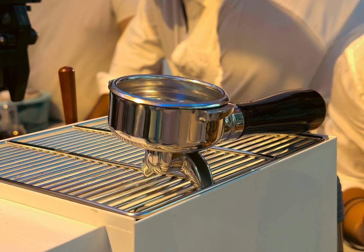 Why Your Smart Coffee Maker Stinks (and How Coffee Machine Drip Tray Cleaning Fixes It)