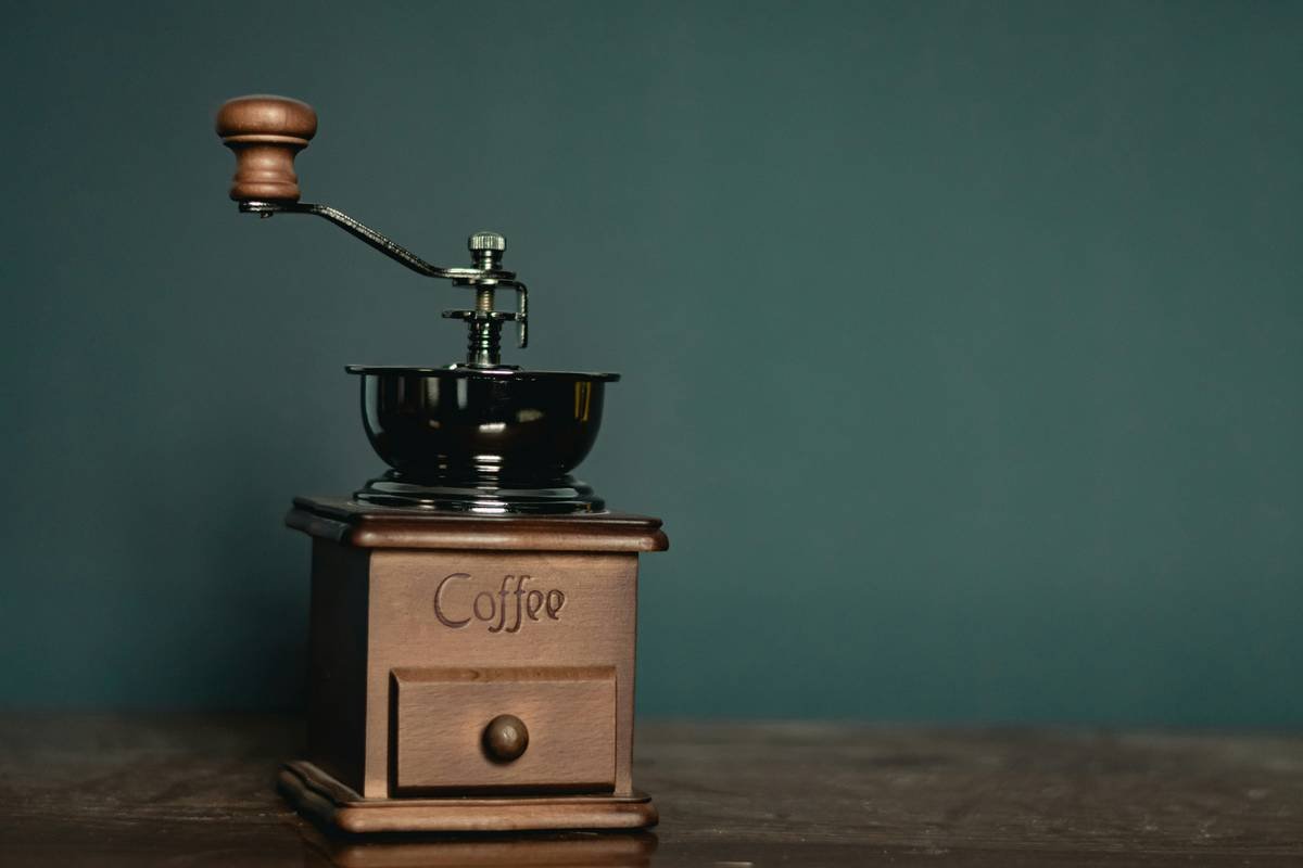 Why Your Smart Coffee Maker Sucks (and How Coffee Grind Size Control Fixes Everything)