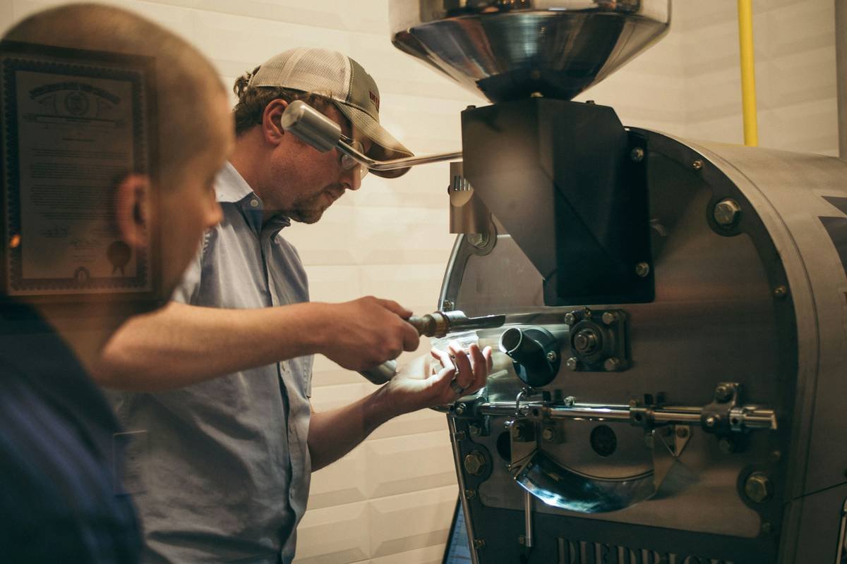 Smart coffee maker internal components during coffee maker troubleshooting guide